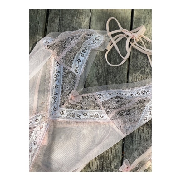 Victoria’s Secret Bodysuit & Garter Matching Lace - Picture 4 of 14